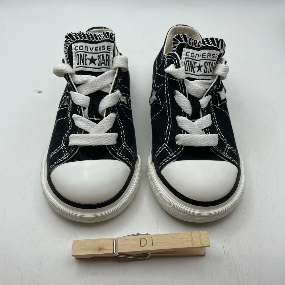 Converse One Star infant Black Star Sneakers size 7